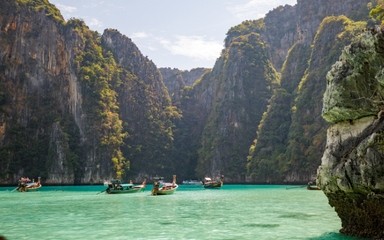 ลดสูงสุด 35% ทัวร์เกาะพีพี เกาะไผ่ เต็มวันด้วยเรือสปีดโบ๊ท (Join Tour)