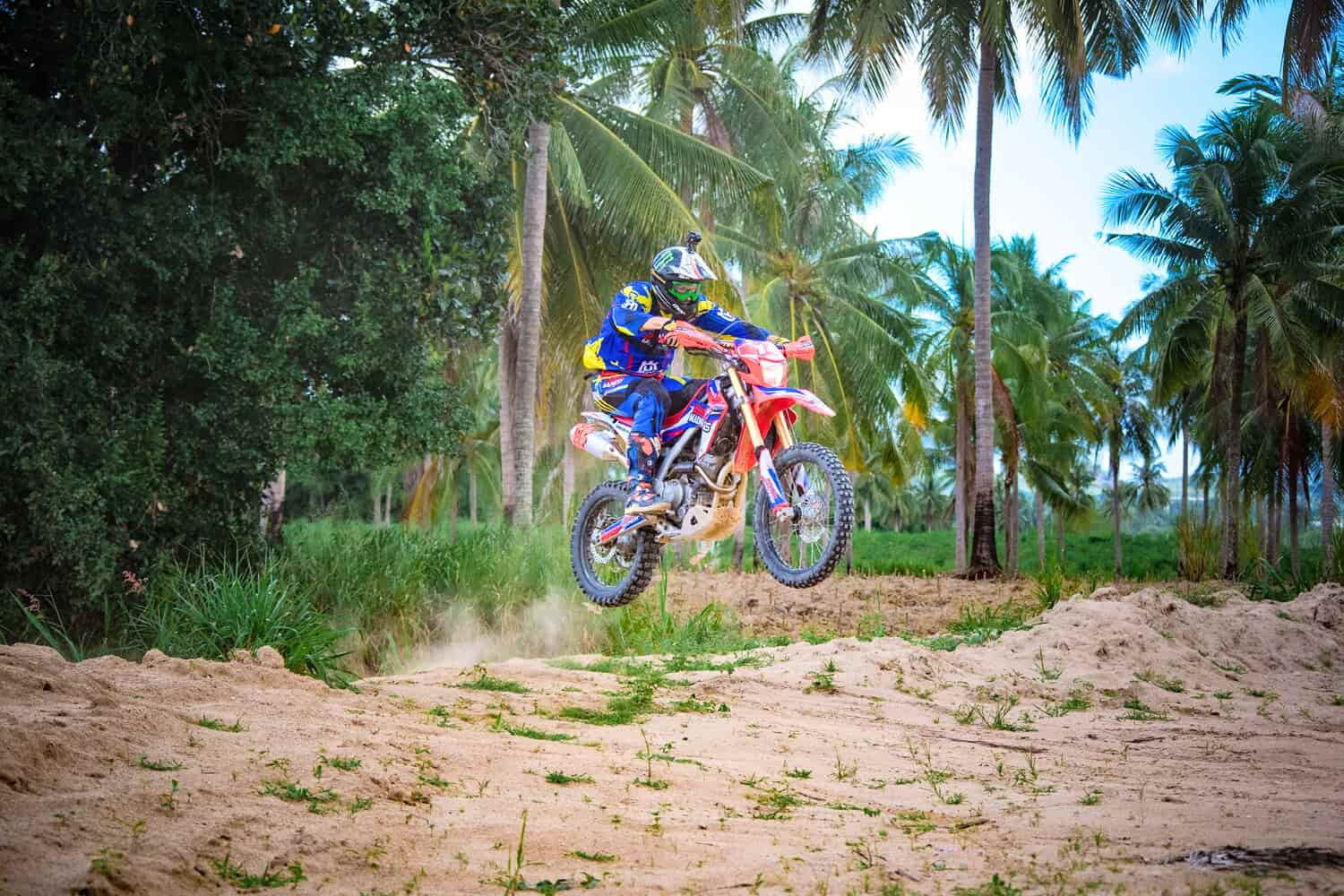 ลดสูงสุด 52% แพ็กเกจขับมอเตอร์ไซค์วิบาก Enduro Madness Pattaya