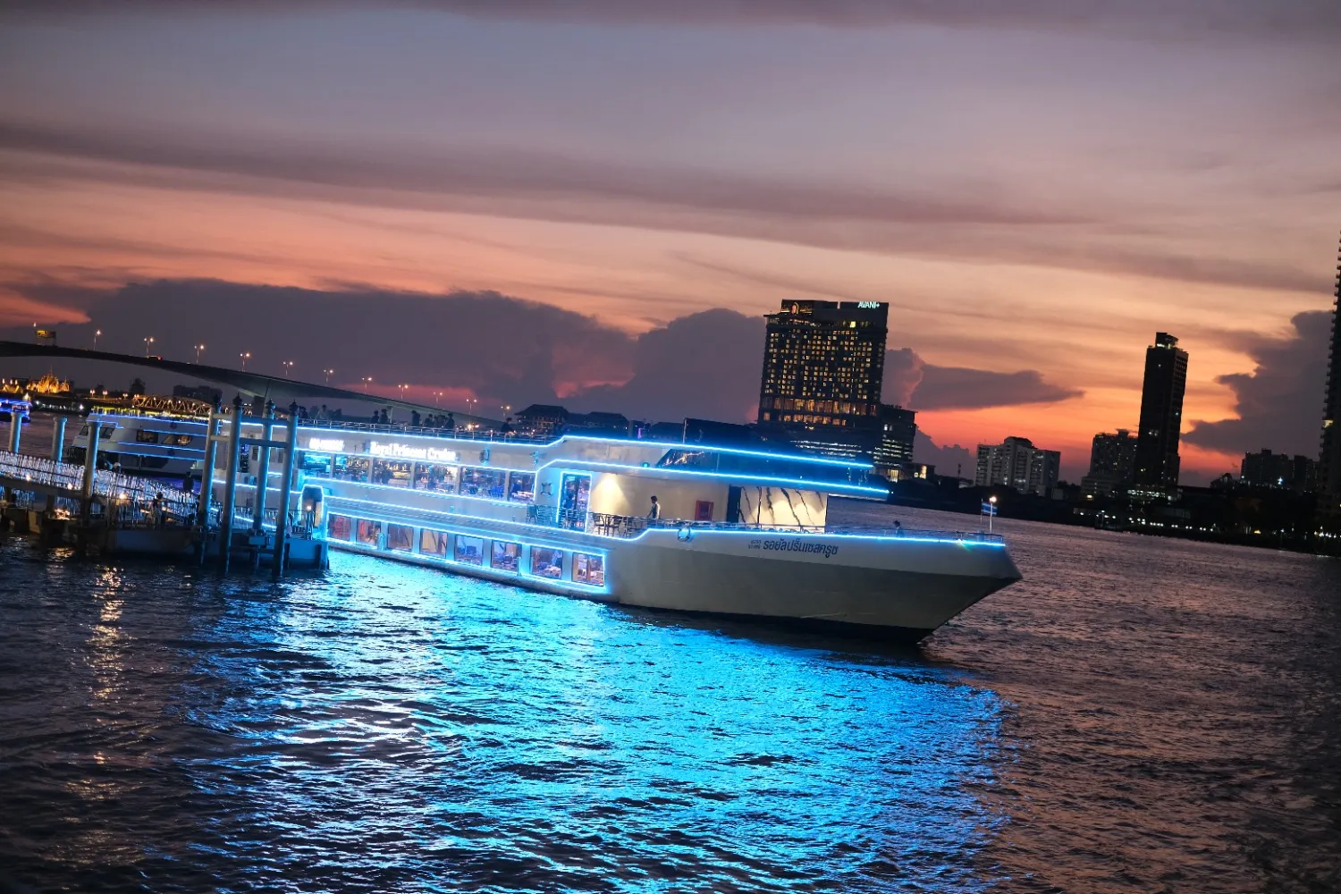 ล่องเรือบุฟเฟ่ต์เจ้าพระยารอยัลปริ๊นเซส ครูซ ลดสูงสุด 30%